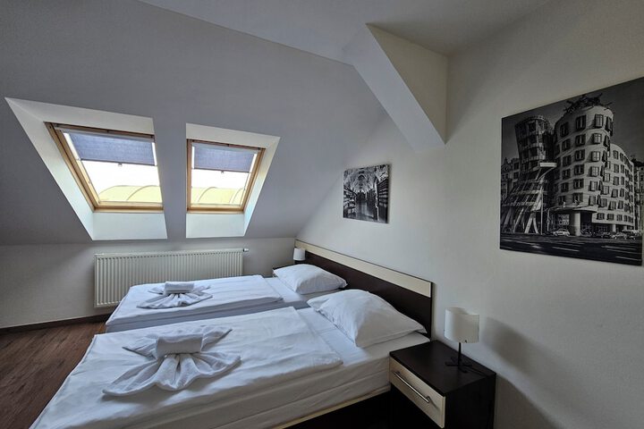 Room 28 of 40