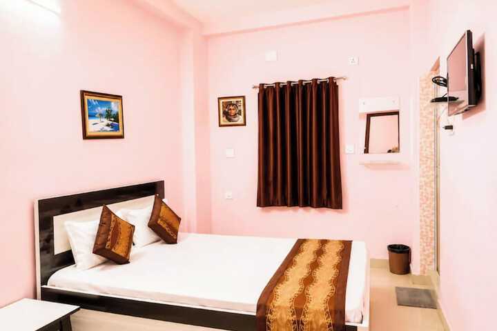 Room 5 of 18