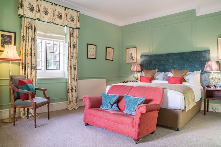 Room 4 of 48