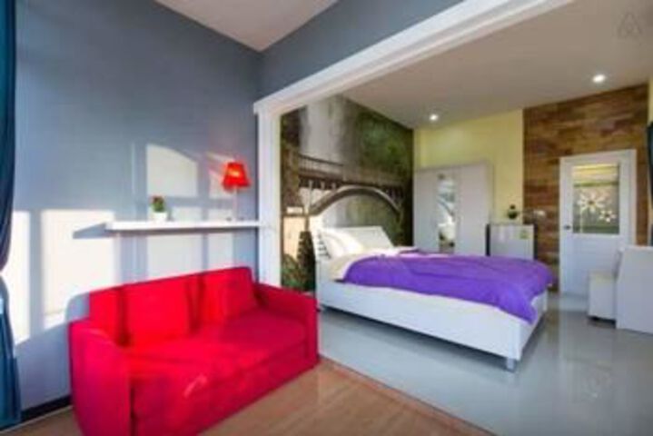 Room 9 of 25