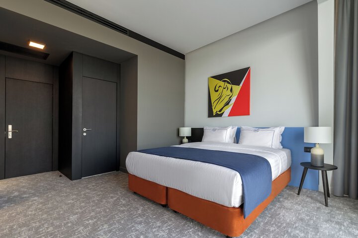 Room 12 of 28