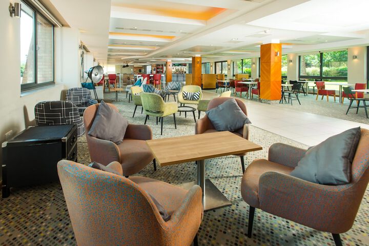 Entrance & Lobby