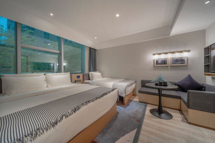 Room 32 of 60