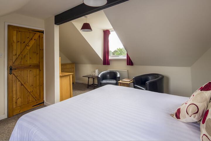 Room 5 of 210