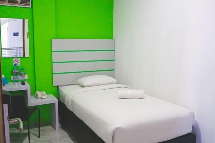 Room 9 of 30