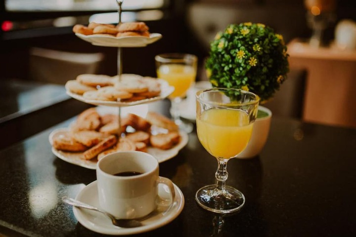 Breakfast/Coffee Service 26 of 34