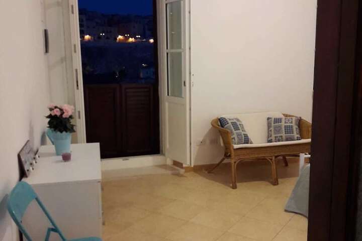 Room 9 of 10