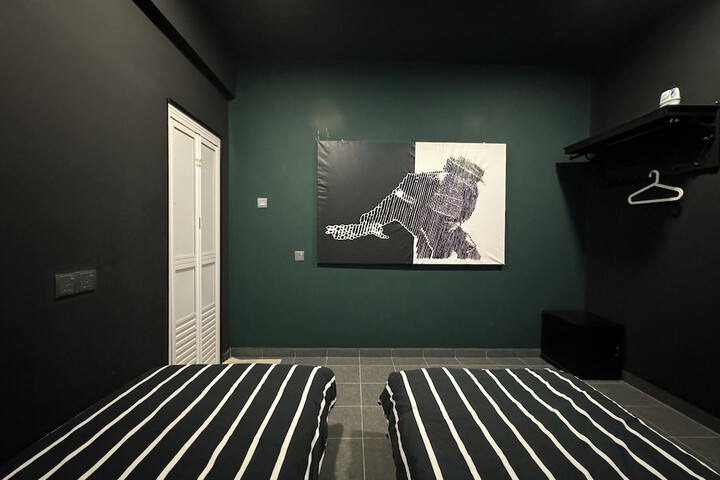 Room 11 of 49