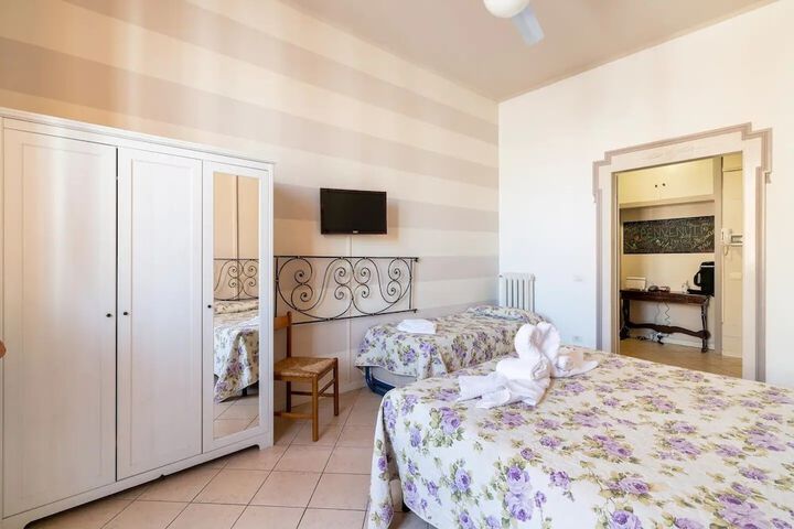 Room 28 of 47