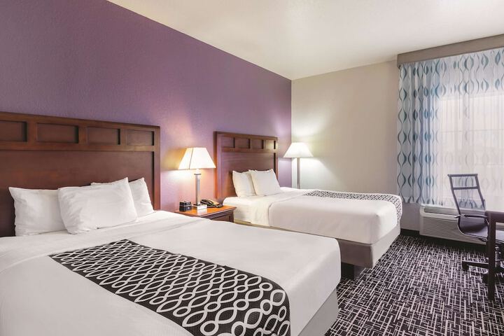 2 Queen Beds (4 of 8)