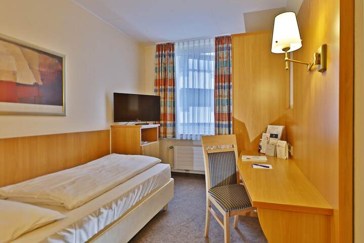 Room 5 of 41