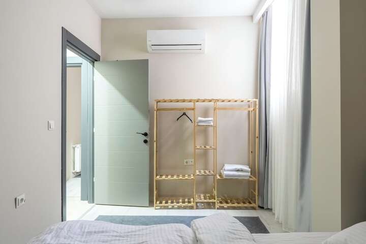 Room 93 of 293