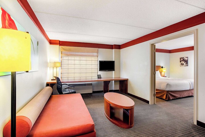 1 King Bed Accessible (5 of 8)