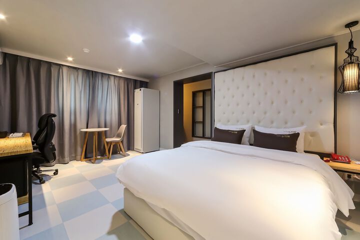 Room 42 of 60