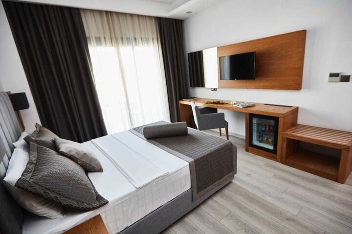 Room 3 of 48