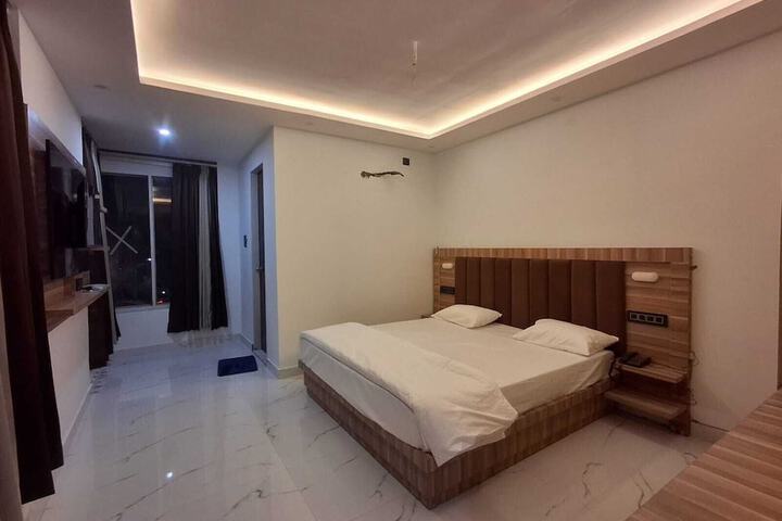 Room 4 of 29