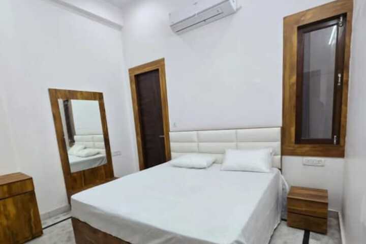Room 4 of 14