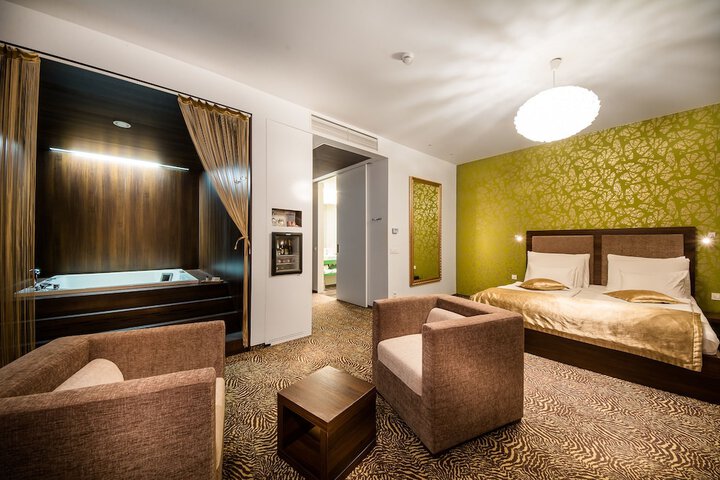 Room 16 of 68