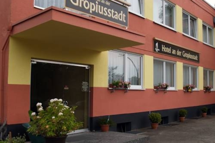 HOTEL GARNI AN DER GROPIUSSTADT
