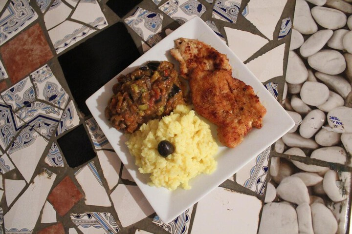 Dining 16 of 40