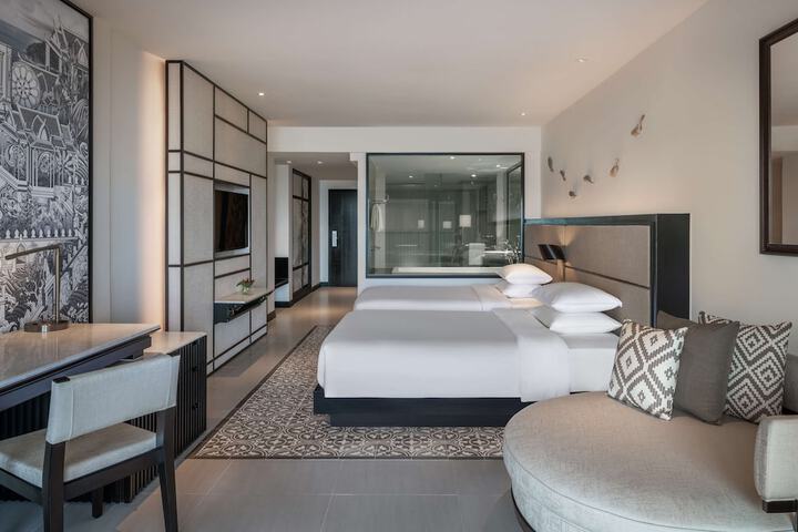 Room 42 of 185