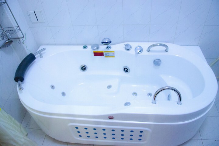 Hot Tub 31 of 38