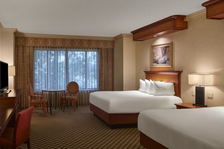 Luxury Queen Room with 2 Queen Beds (2 of 2)