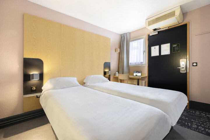 Room 5 of 32