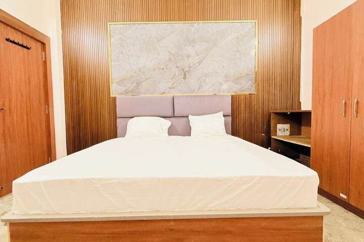 Room 14 of 34