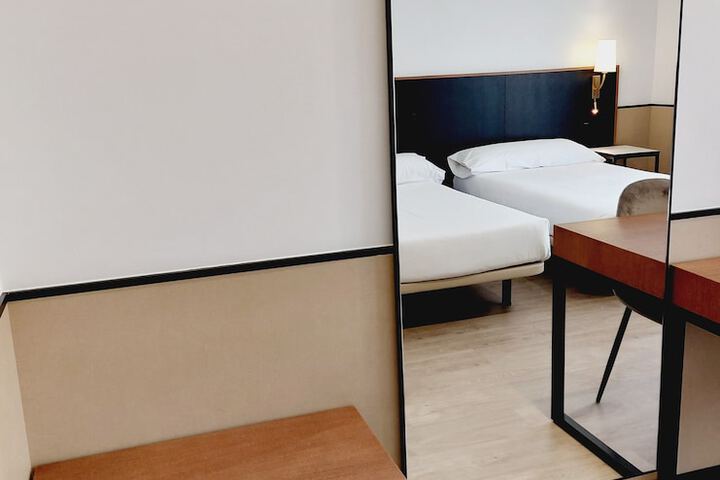 Room 31 of 105