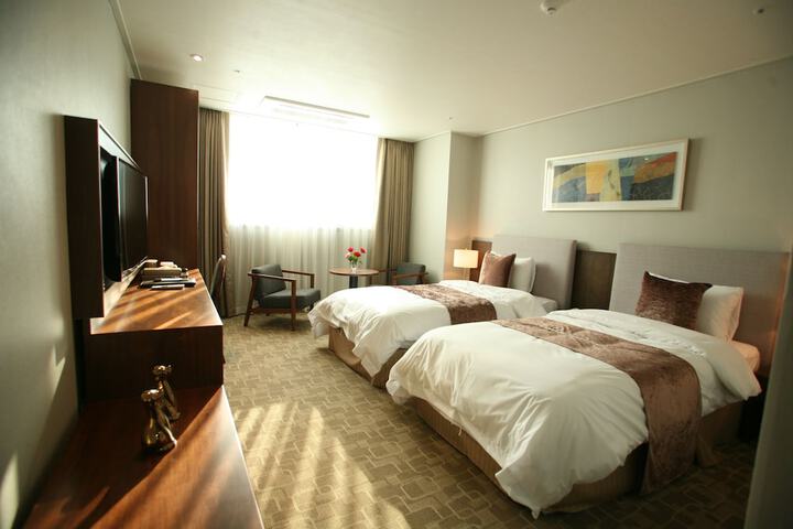 Room 25 of 83