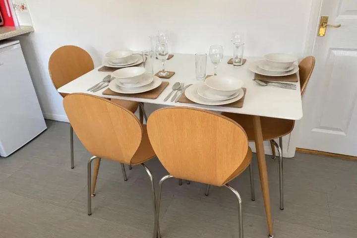 Dining 9 of 10