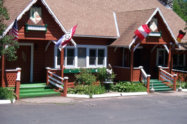 Entertainment 14 of 18