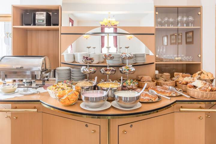 Breakfast/Coffee Service 31 of 41