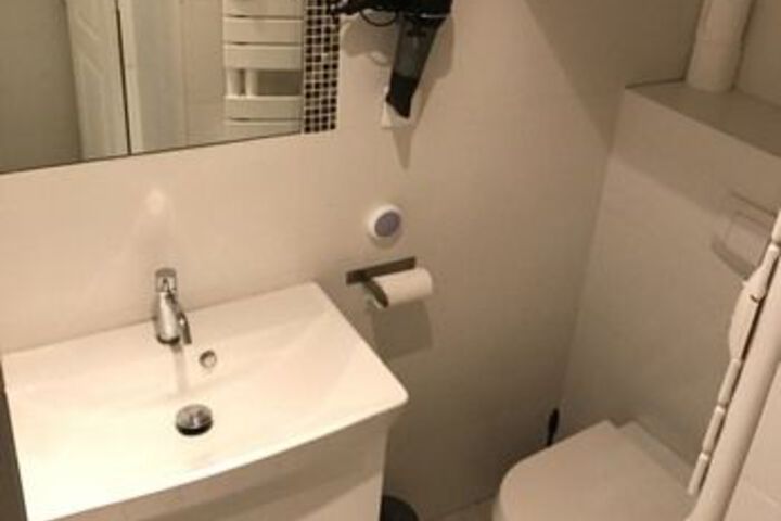 Room 10 of 22