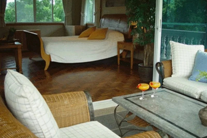 Room 2 of 20
