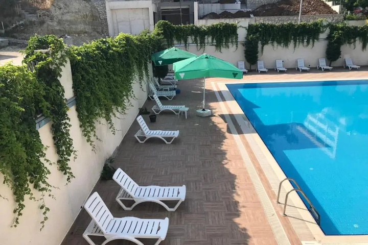 Pool 9 of 15