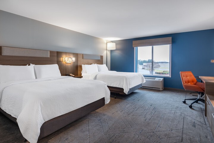 2 Queen Beds (6 of 11)