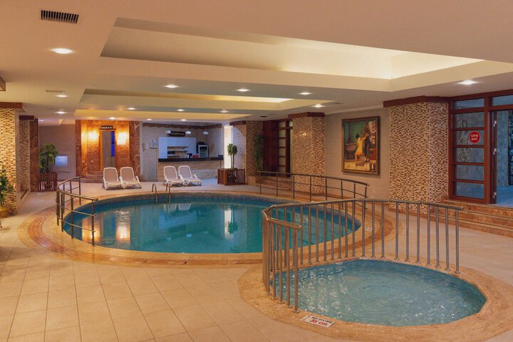 Pool 136 of 552