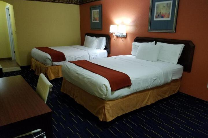 1 Queen Bed (5 of 6)