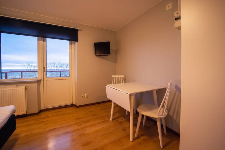 Room 11 of 34