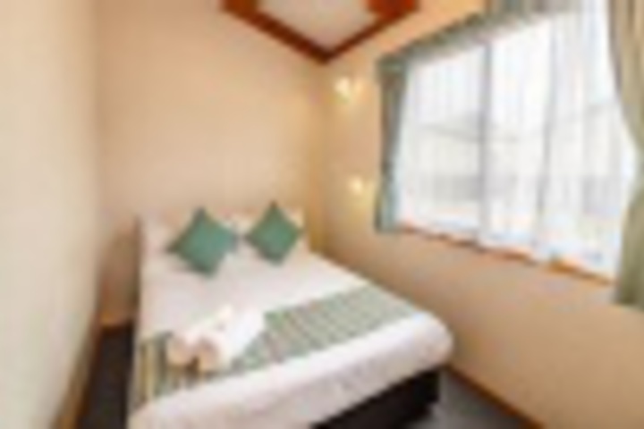 Room 483 of 611