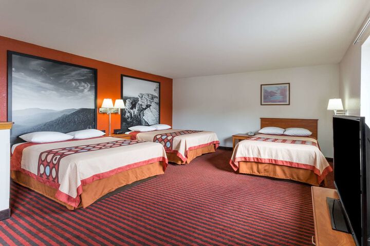 1 Queen Bed (13 of 14)