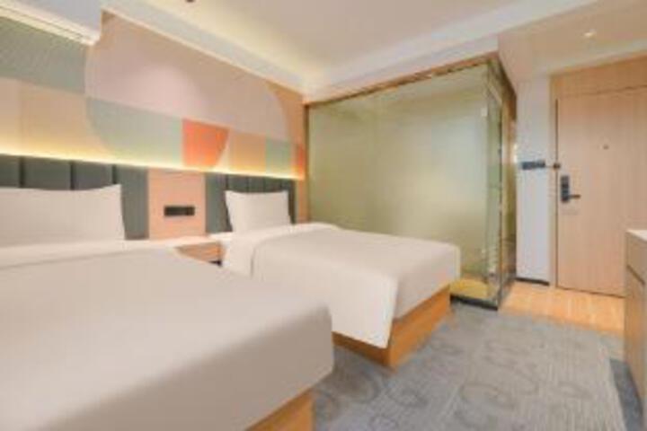 Room 5 of 5