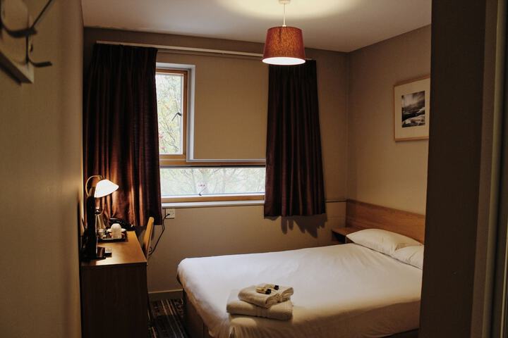 Room 12 of 38