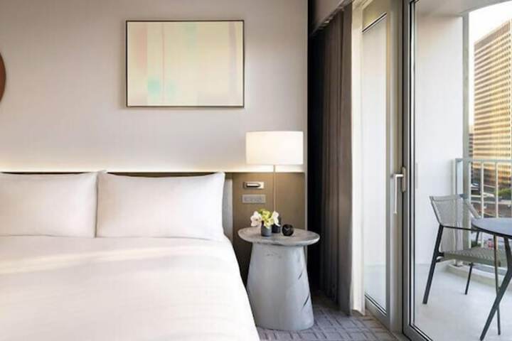 Room 10 of 65