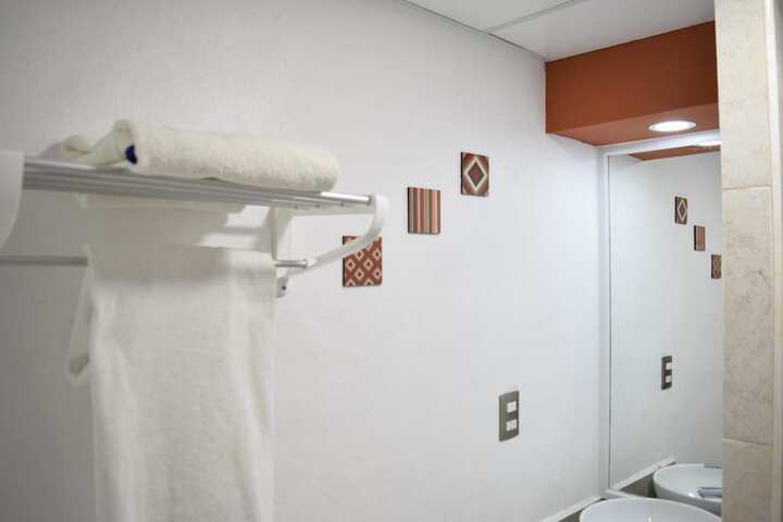 Room 28 of 37