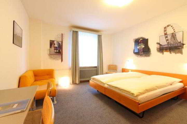 Room 3 of 6