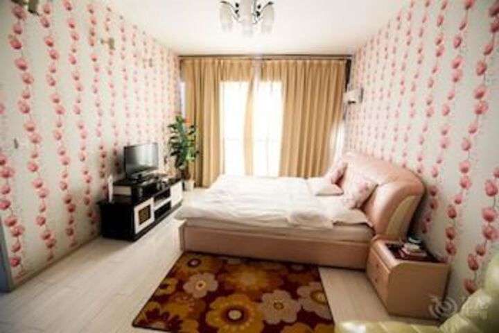 Room 9 of 93