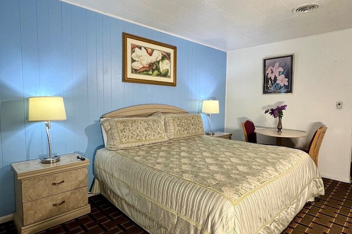 Room 5 of 18